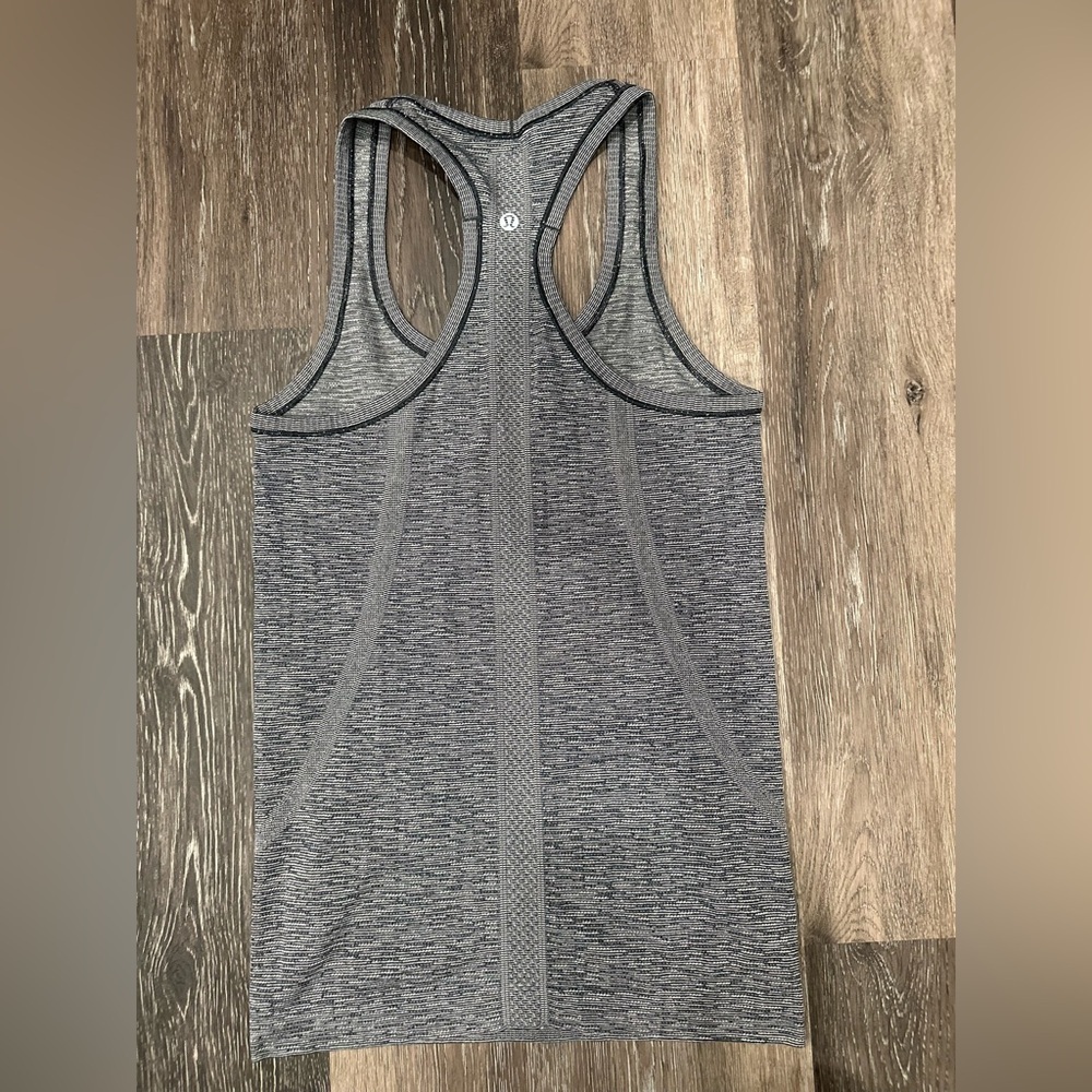 Lululemon Swiftly Tech Tank Top Womens 4 Gray Racerback Athletic Running Gym - Picture 2 of 4